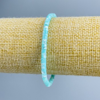 Браслет от тониран син перламутър, дисковидни мъниста, диаметър 4×2 мм, дължина 18 см (стрейч)