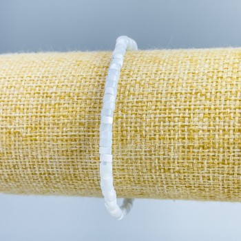 Гривна от тониран перламутър в светло-син нюанс, шайби диаметър 4×2 мм, дължина 18 см (еластична)