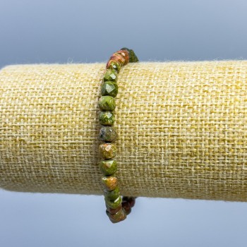 Браслет от яшма Унакит, естествен камък, грановани кубчета, диаметър 5,5 мм, 5×5 мм, дължина 18 см (еластичен)