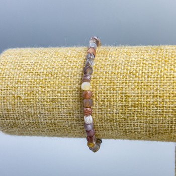 Гривна от агат Ботсвана, естествен камък, гранени кубчета размер 4×4 мм, дължина 18 см (еластична основа)