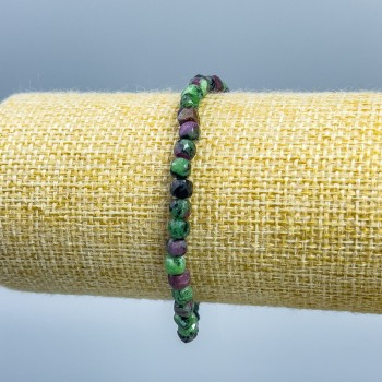 Гривна от цойзит, естествен камък, грановани кубчета, диаметър 4×4 мм, дължина 18 см (еластична основа)