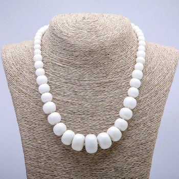 Огърлица от бял ахат (пресиран), гладък рондел, размери от 8×6 до 20×13 мм, дължина 45 см