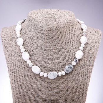 Мънистено колие от естествен камък каолонг, плосък овал, диаметър 13×18 мм, рондели 9×6 мм, дължина 45 см