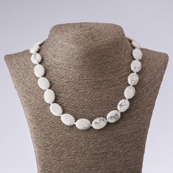 Колие от естествен камък каолонг с овални мъниста, дължина 45 см, диаметър 13×18 мм