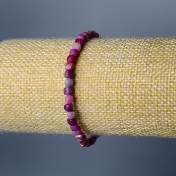 Браслет от турмалин гранован куб, диаметър 4 мм, дължина 18 см (еластичен)