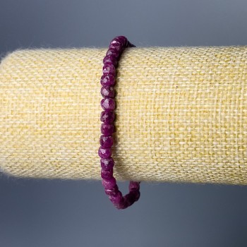 Гривна от естествен рубин, грановани кубчета, диаметър 4 мм +/-, дължина 18 см (еластичен)