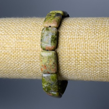 Гривна от хелиотропна яшма, естествен камък, правоъгълно звено, диаметър 13×18 мм, дължина 18 см (еластична)