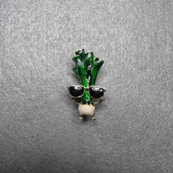 Брошка Целина в очила зелена, черна и бяла емал, златист метал 18×32 мм