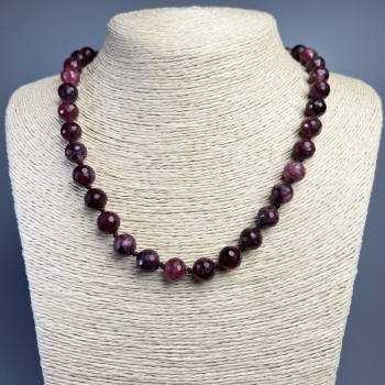 Огърлица от рубелит турмалин, естествен камък, гранена топка, диаметър около 10 мм, дължина 50 см