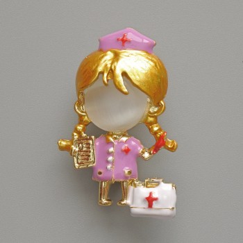 Брошка-кулон «Медсестра» бяло котешко око, виолетова и бяла емал, златист метал 23×36 мм