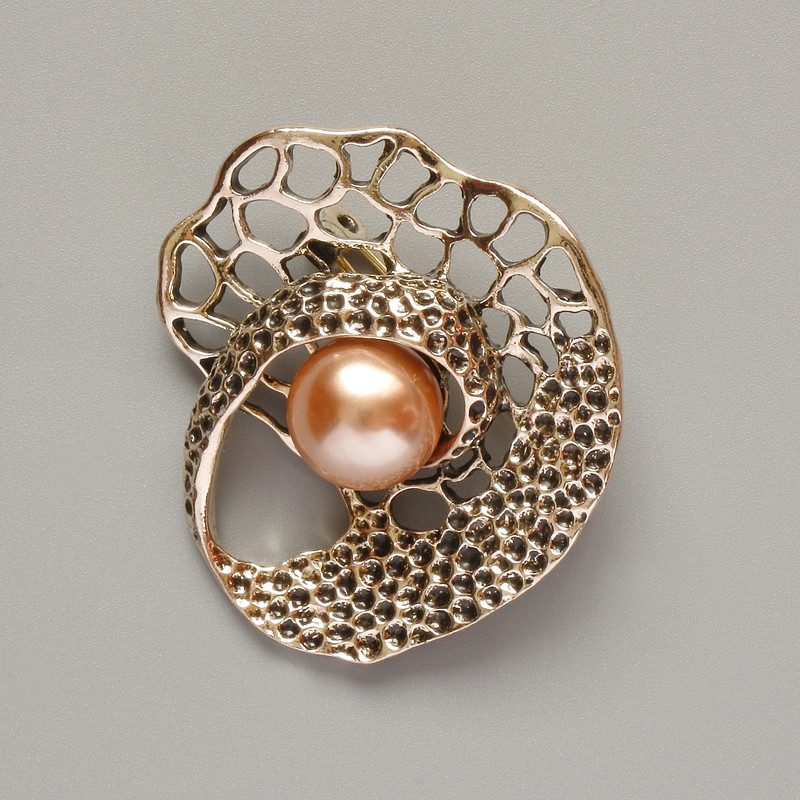 Брошка Акцент със жълта мъниста златист метал 41×39 мм