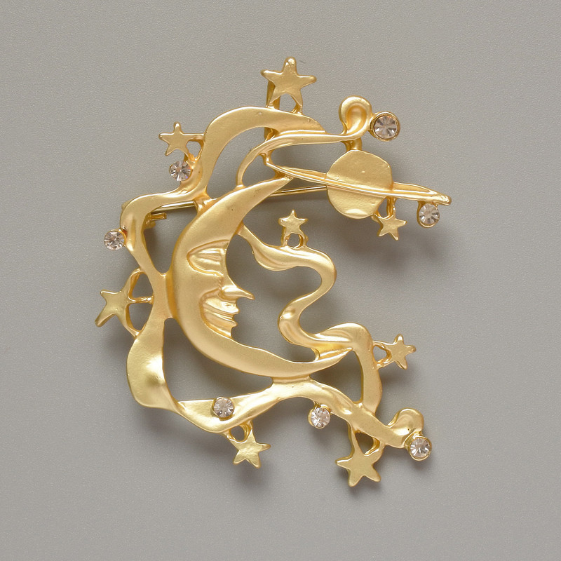 Брошка-кулон Луна с бели кристали, златист матов метал 43×51 мм