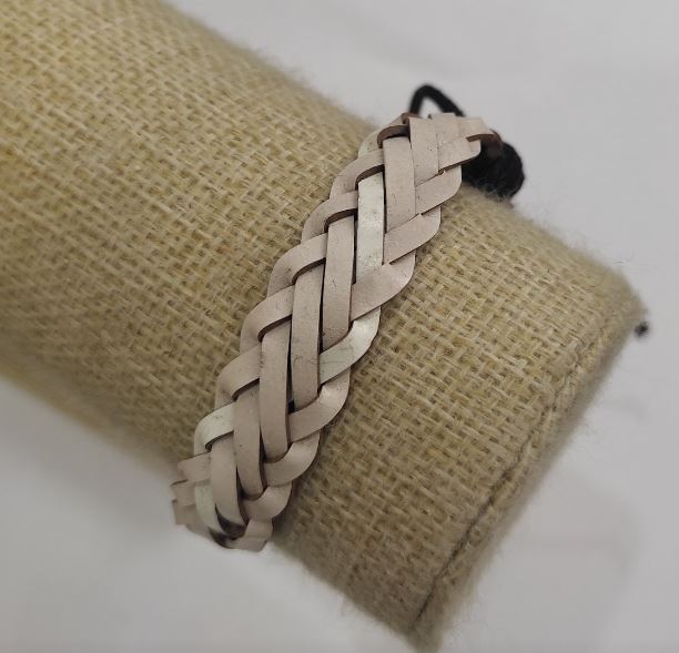 Разпродажба на гривна, дължина 18–25 см, дебелина 13 мм, еко кожа, цвят бял, с регулируема закопчалка