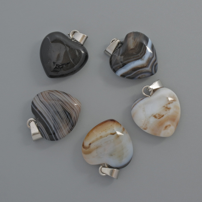 Медальон със сърце от черен ахат, диаметър 15×15×6 мм, ±, дължина 23 мм ±