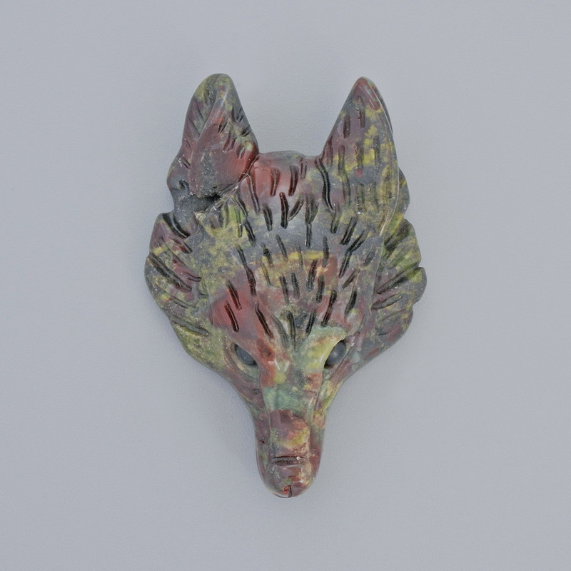 Кулон «Вълк» от яшма кръв дракона, естествен камък, диаметър 39×25 мм, отвор за шнур 2,2 мм