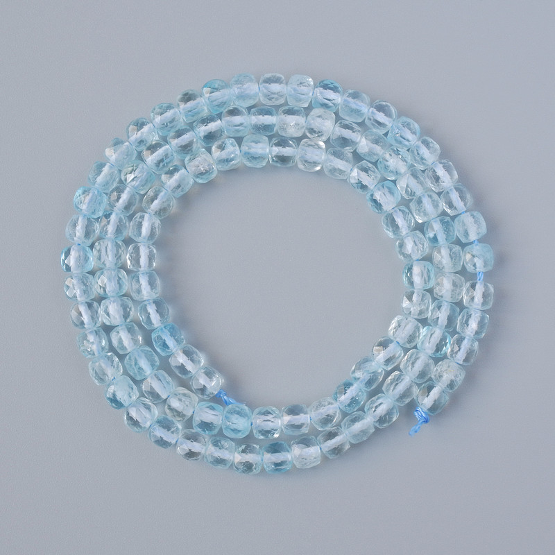 Намистини Топаз натуральний камінь гранований кубик, діаметр 4мм+-, довжина 40см+- на нитці