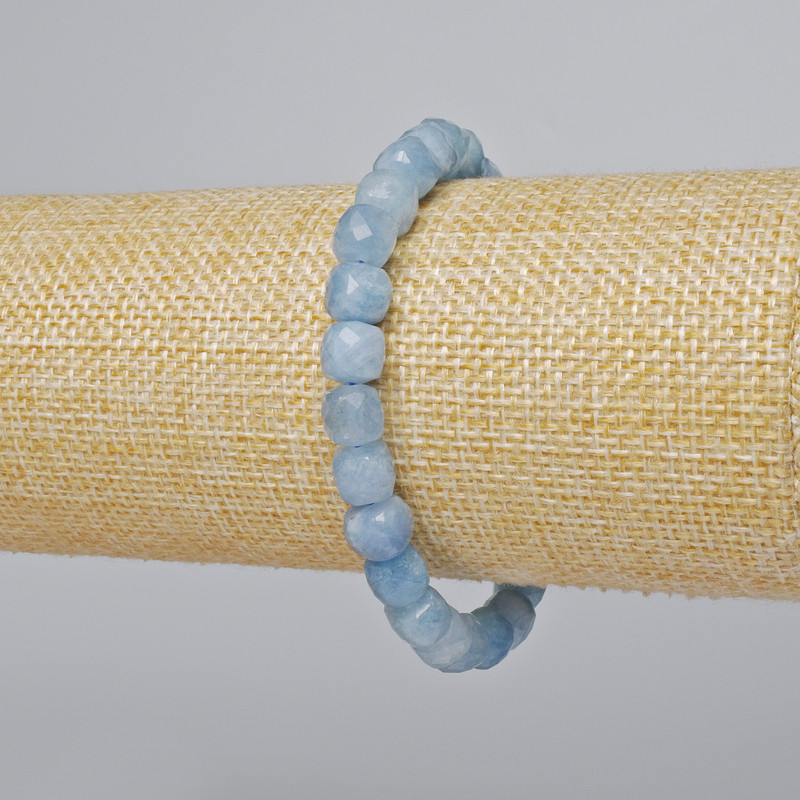 Браслет Аквамарин – натурален камък, гранени кубчета, диаметър 7,5 мм, дължина 18 см ± (еластичен)