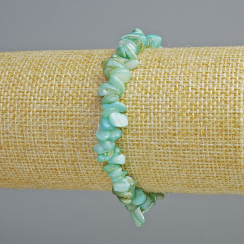 Гривна от синкав перламутър, мънички късчета, диаметър 7×2 мм, дължина 18 см (еластична основа)