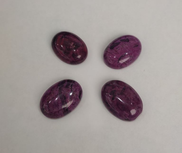 Кабошон от малинова яшма (синтетичен) 25х18 мм