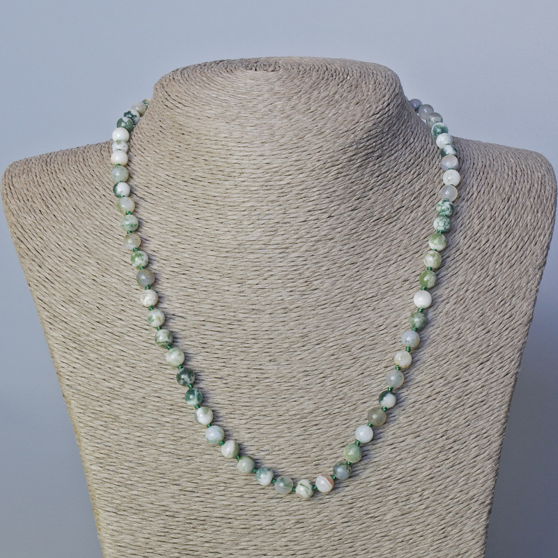 Огърлица от мъхов ахат, естествен камък, гладки топчета, диаметър около 6 мм, дължина 45–49 см