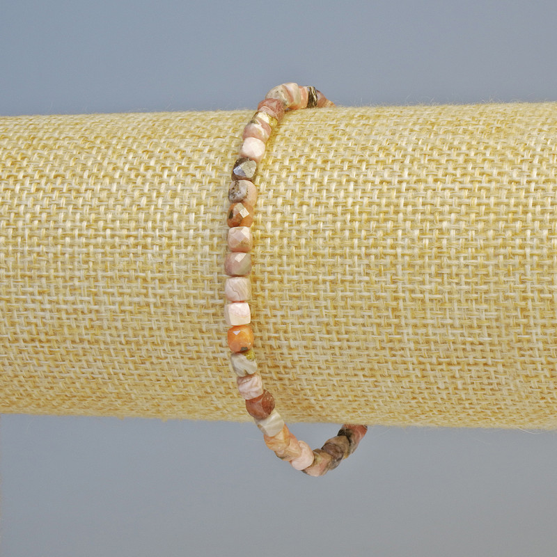 Гривна от родохрозит, естествен камък, гранован куб с диаметър около 4 мм ± (еластична основа), дължина 18 см+