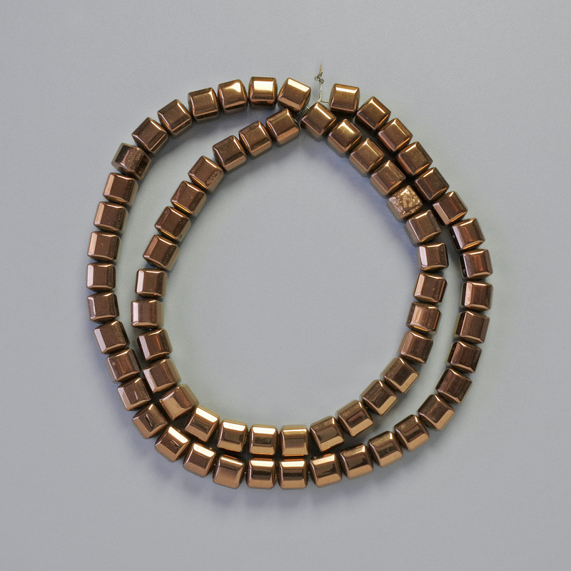 Хематитни мънисти кубчета меден цвят 6х6 мм, дължина около 41 см, низка