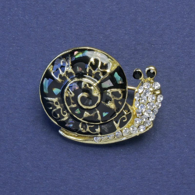 Брошка «охлюв» от халиотит и бели кристали, метал в златист цвят 20х26мм+