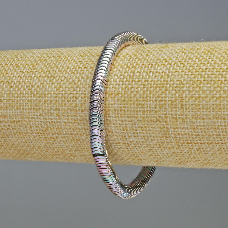 Гривна от хематит рондели със форма «вълна», райдужно-сребрист цвят, диаметър 6x1 мм ±, дължина 18 см ±, еластична