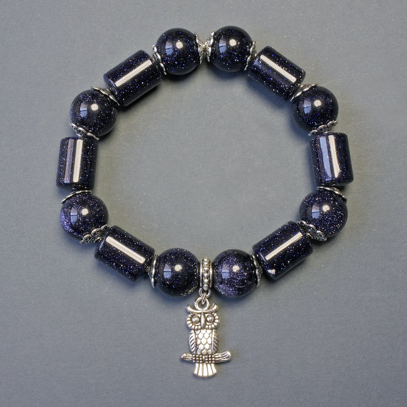 Браслет авантюрин „Син пясък“ – гладка мъниста с диаметър около 12 мм и цилиндрични елементи с размери 9×13 мм, дължина 18 см, еластична корда