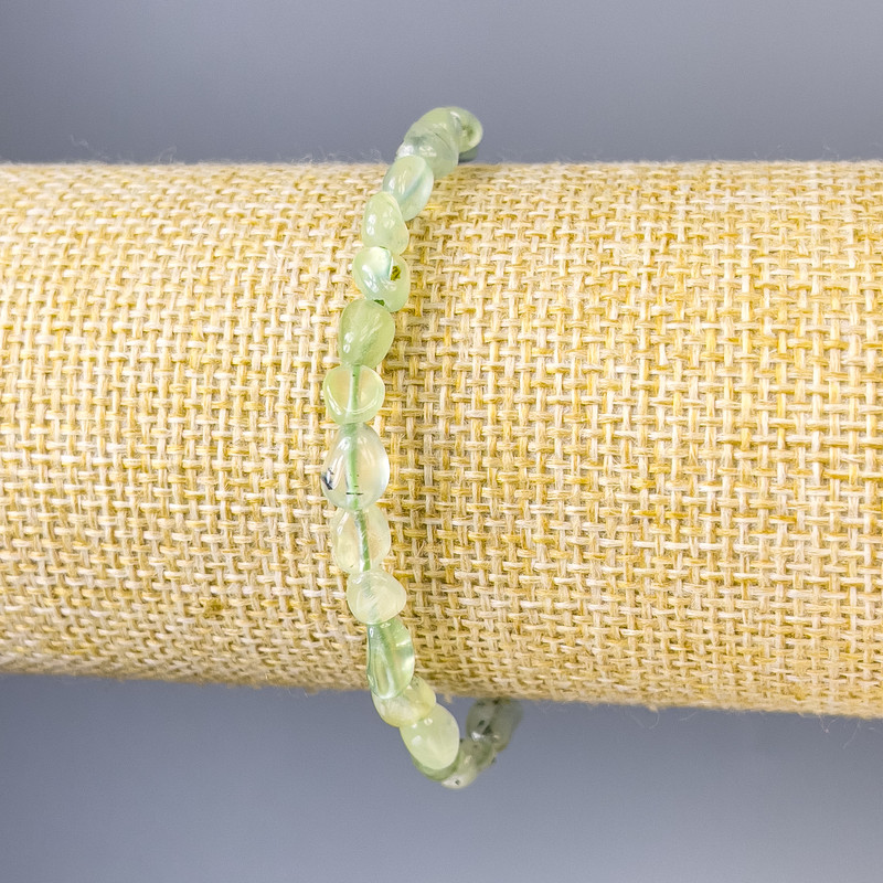 Браслет от пренит, фасетирани мъниста, диаметър 6×5 мм, дължина 18 см, еластична основа