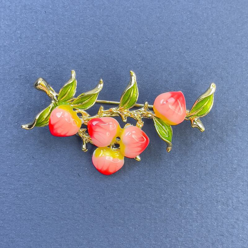 Брошка Екзотичен плод със цветна емал и златист метал 28×45 мм+