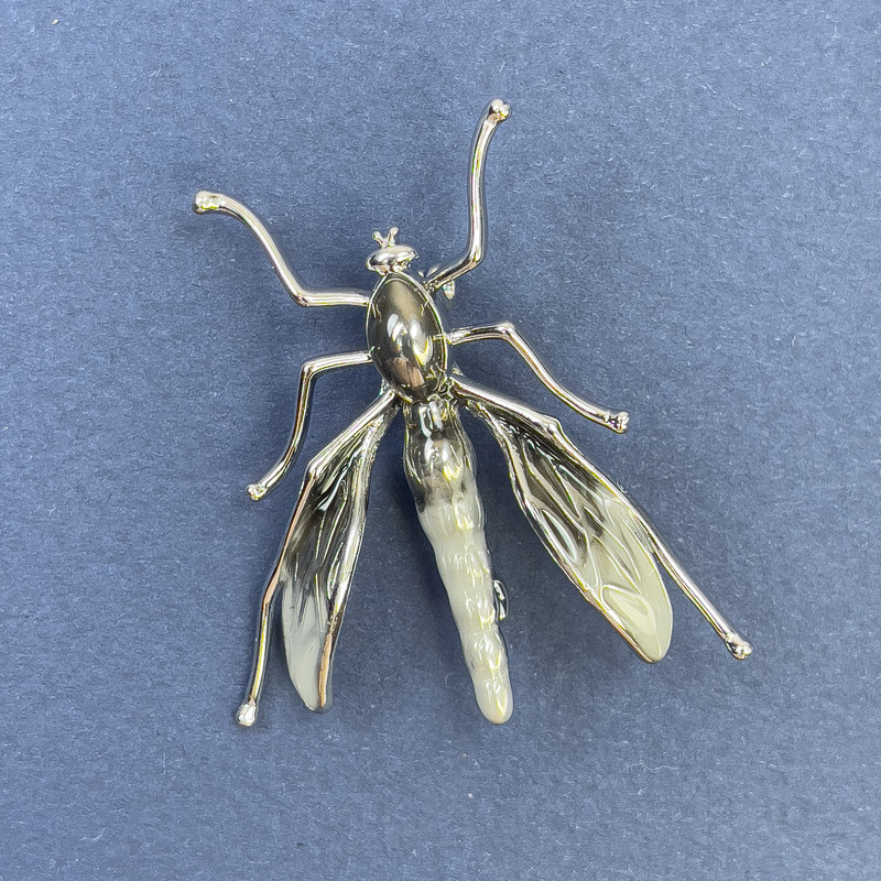 Брошка «комаха» цвят сив метал, сребрист, диаметър 39 мм +-, дължина 42 мм +