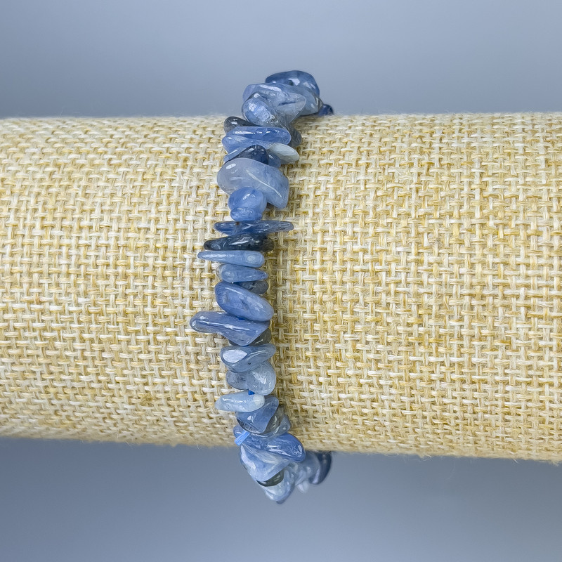 Браслет кианит късчета, диаметър 8×3 мм, дължина 18 см, еластична лента