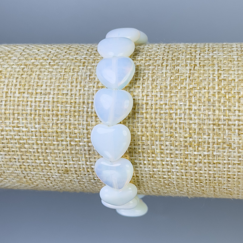 Браслет от лунен камък със сърце, диаметър около 12×12 мм, дължина 18 см ±, еластична основа