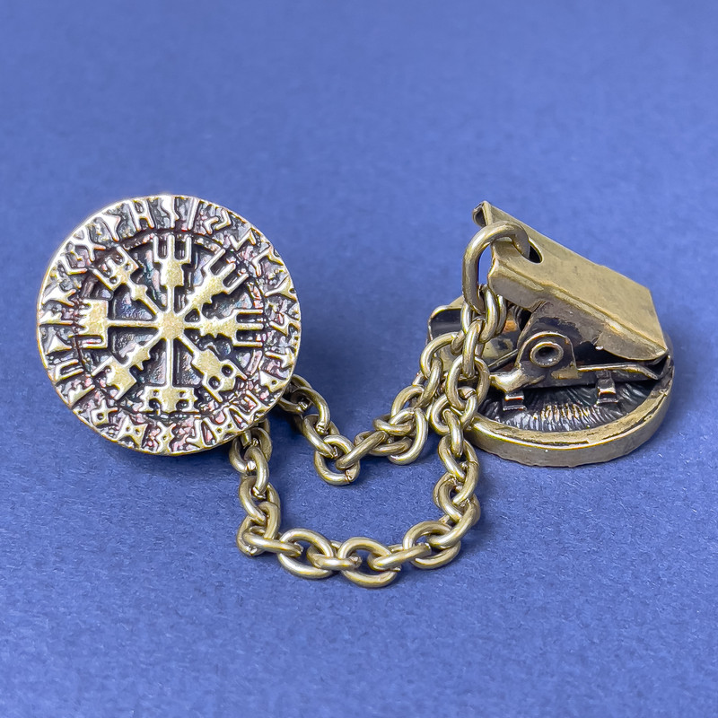 Брошка за кардигани с бронзов метален цвят, диаметър 20 мм ±, дължина на веригата около 9 см ±