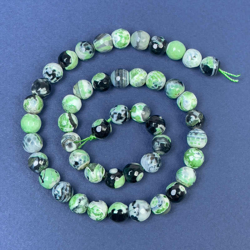 Ахатовите мъниста на конец, гранени топчета диаметър 8 мм, дължина 36 см