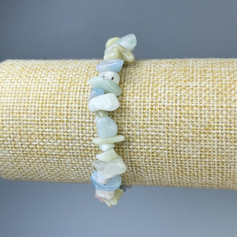 Гривна с морганит чипове, диаметър 8–15 мм, дължина 18 см, еластична