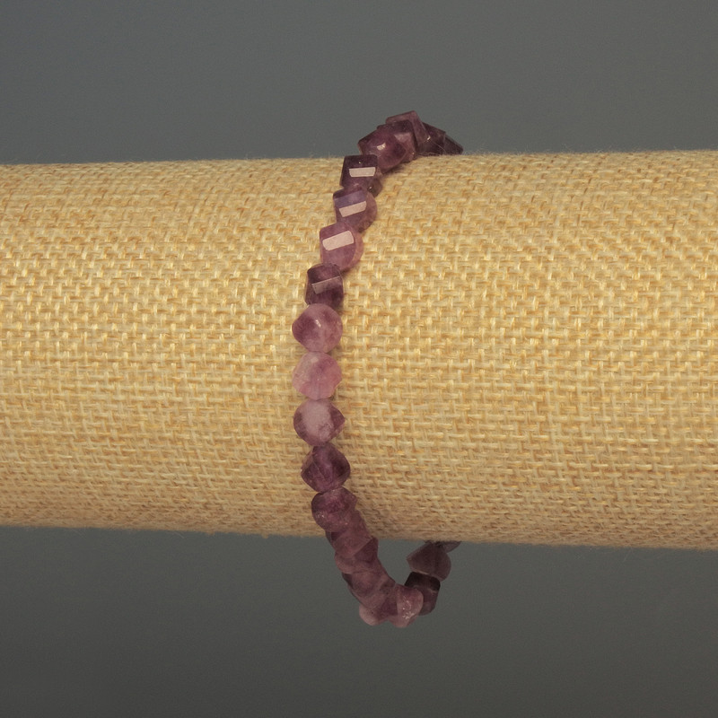 Браслет от гранован турмалин, ромбовиден, диаметър 6×5 мм, дължина 18 см, еластична основа