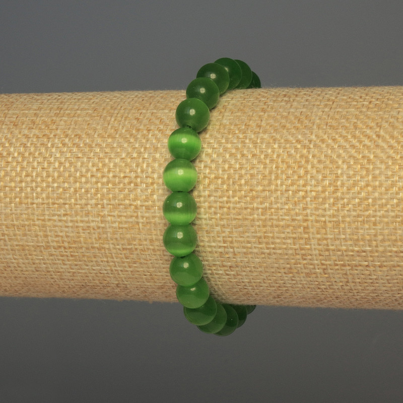 Гривна със зелено котешко око, гладки топчета, диаметър 8 мм, дължина около 18 мм, еластичен шнур