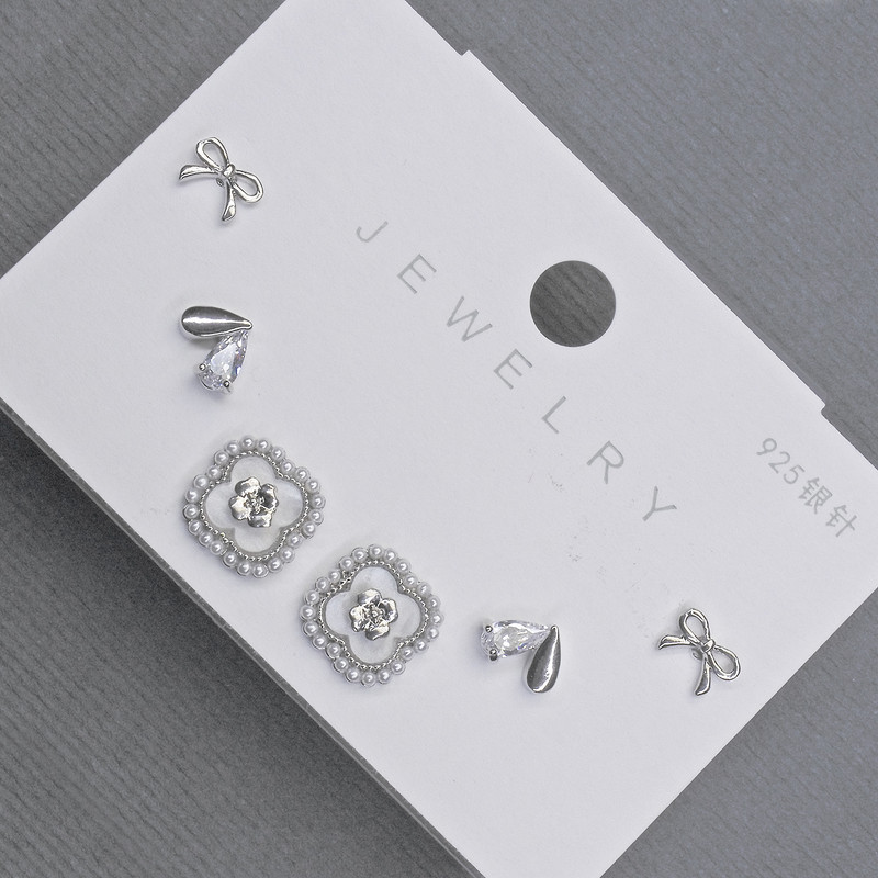 Обички-пусети със сребрист метал, бели кристали, детелина 10 мм+