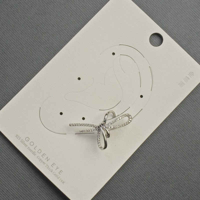 Обичка-каф за ухото «Бант» със сребрист метал 17×30 мм ± бели кристали