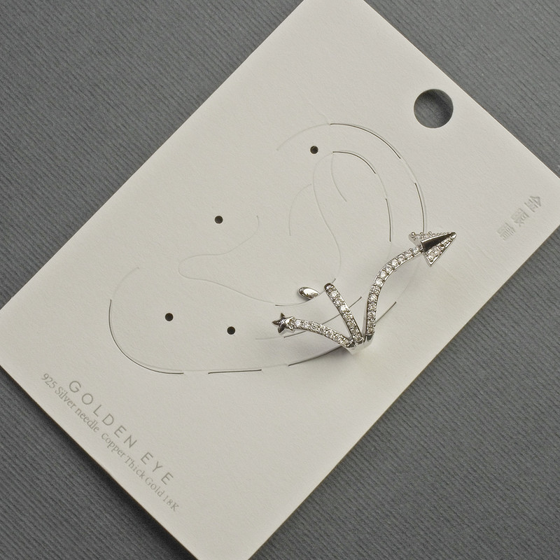 Сережка-каф за ухото, сребрист метал, дължина около 35 мм, бели кристали