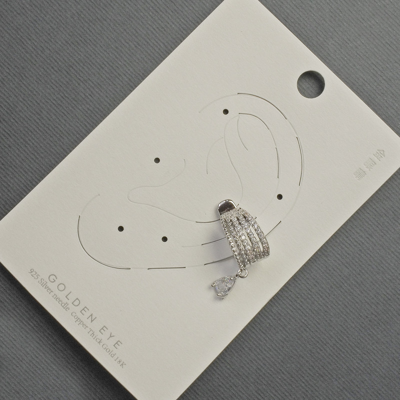 Обичка-каф за ухото със сребрист метал 10×14 мм ± бели кристали