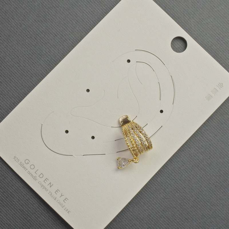 Обeца каф за ухото златист метал 10×14 мм ± бели кристали