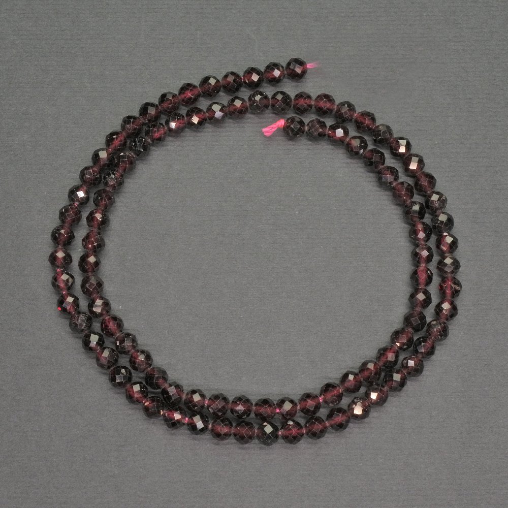 Мънисти от естествен камък гранат, гранена мъниста, диаметър 4 мм+-, дължина 39 см+