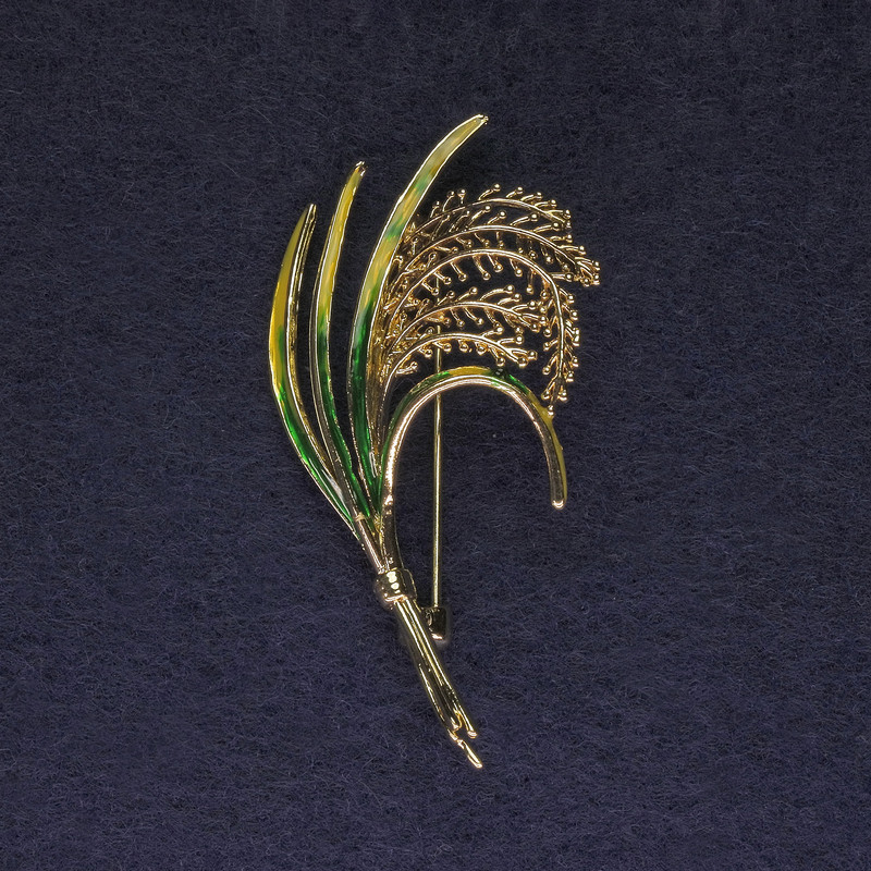 Брошка Клонка зелена и жълта емал върху златист метал, диаметър 52×27 мм +