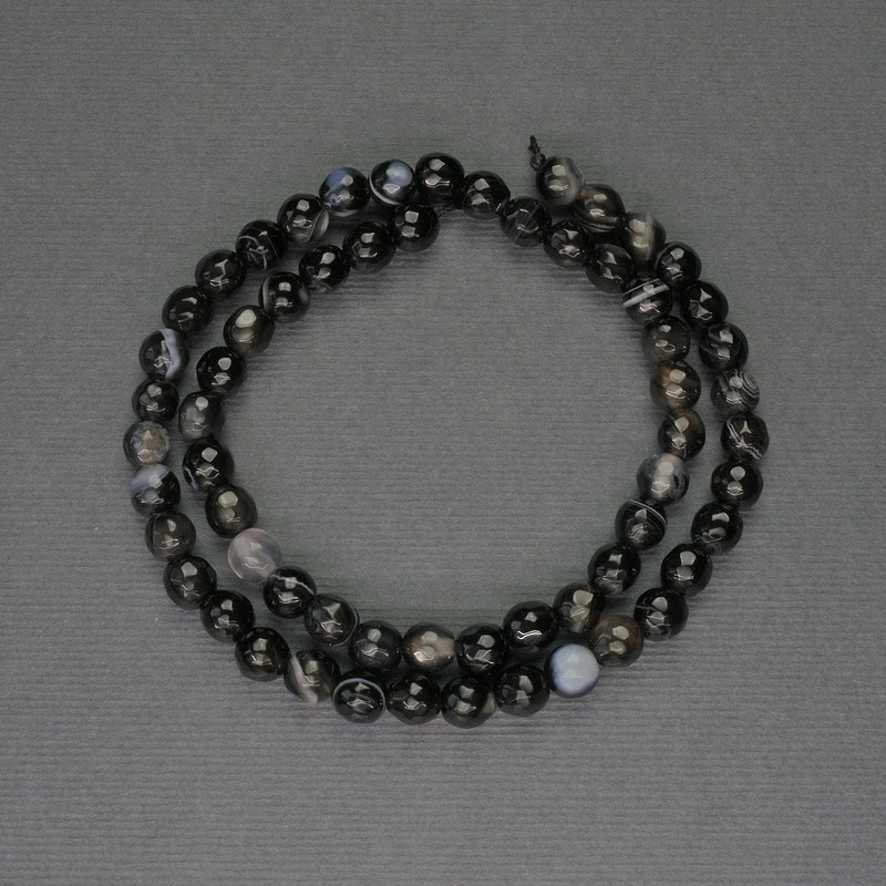 Ахатовите гранени мъниста – топчета с диаметър 6 мм ±, на конец, дължина 37 см ±