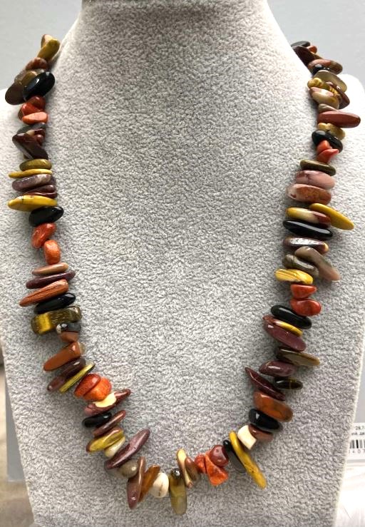 Огърлица Асортимент късчета-иглички, диаметър 12–18×2–4 мм, дължина 48 см ± със сребърна закопчалка