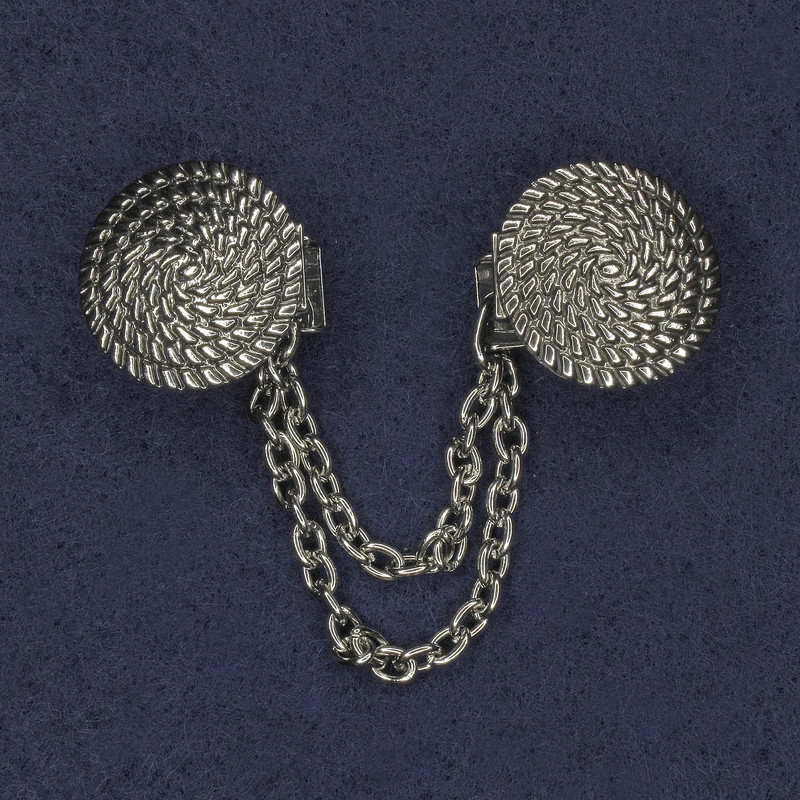 Брошка за кардигани, сребрист метал, диаметър около 20 мм, дължина на веригата около 9 см