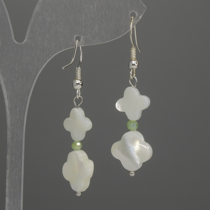 Обеци Перламутър четирилистна детелина 10 мм ±, 12 мм ±, дължина 45 мм ±